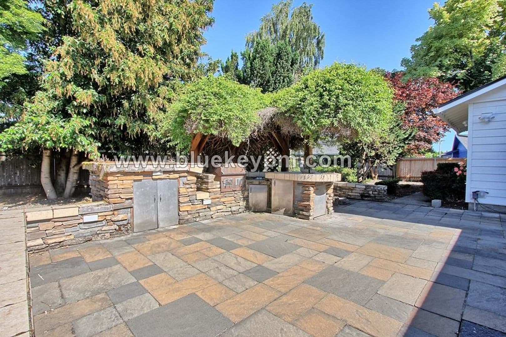 Vancouver House: 707 NE 160th Avenue