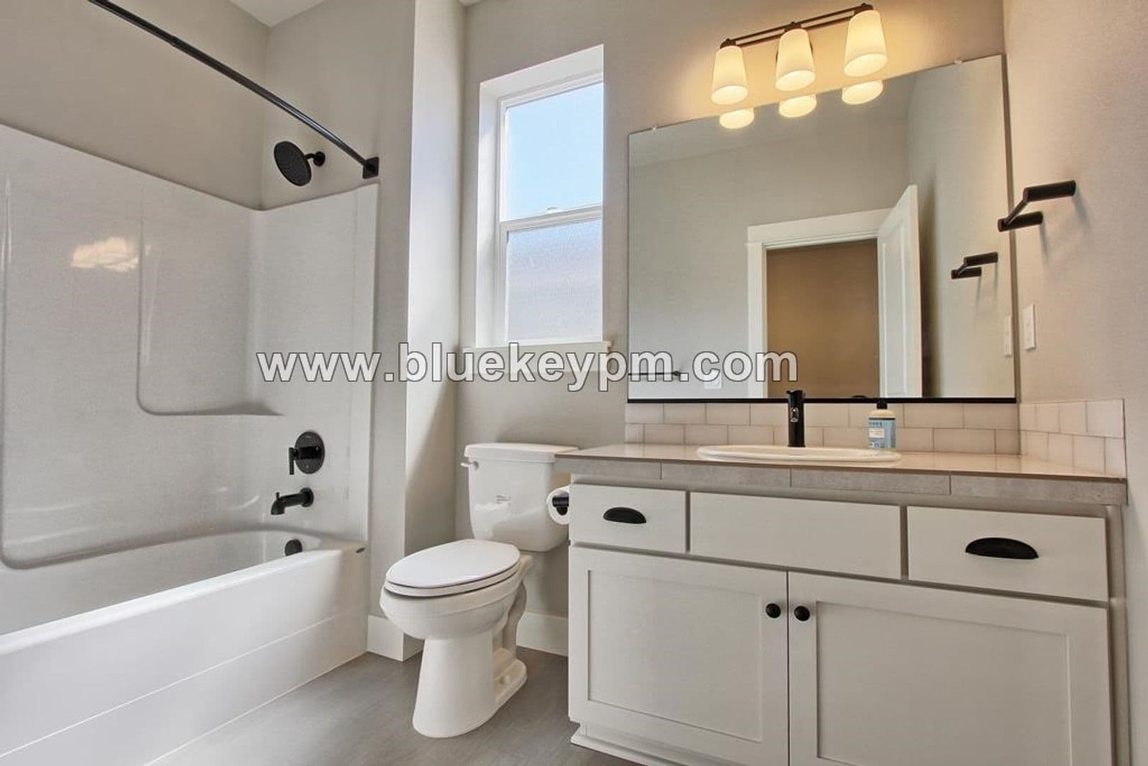 Vancouver House: 6904 NE 72nd Way