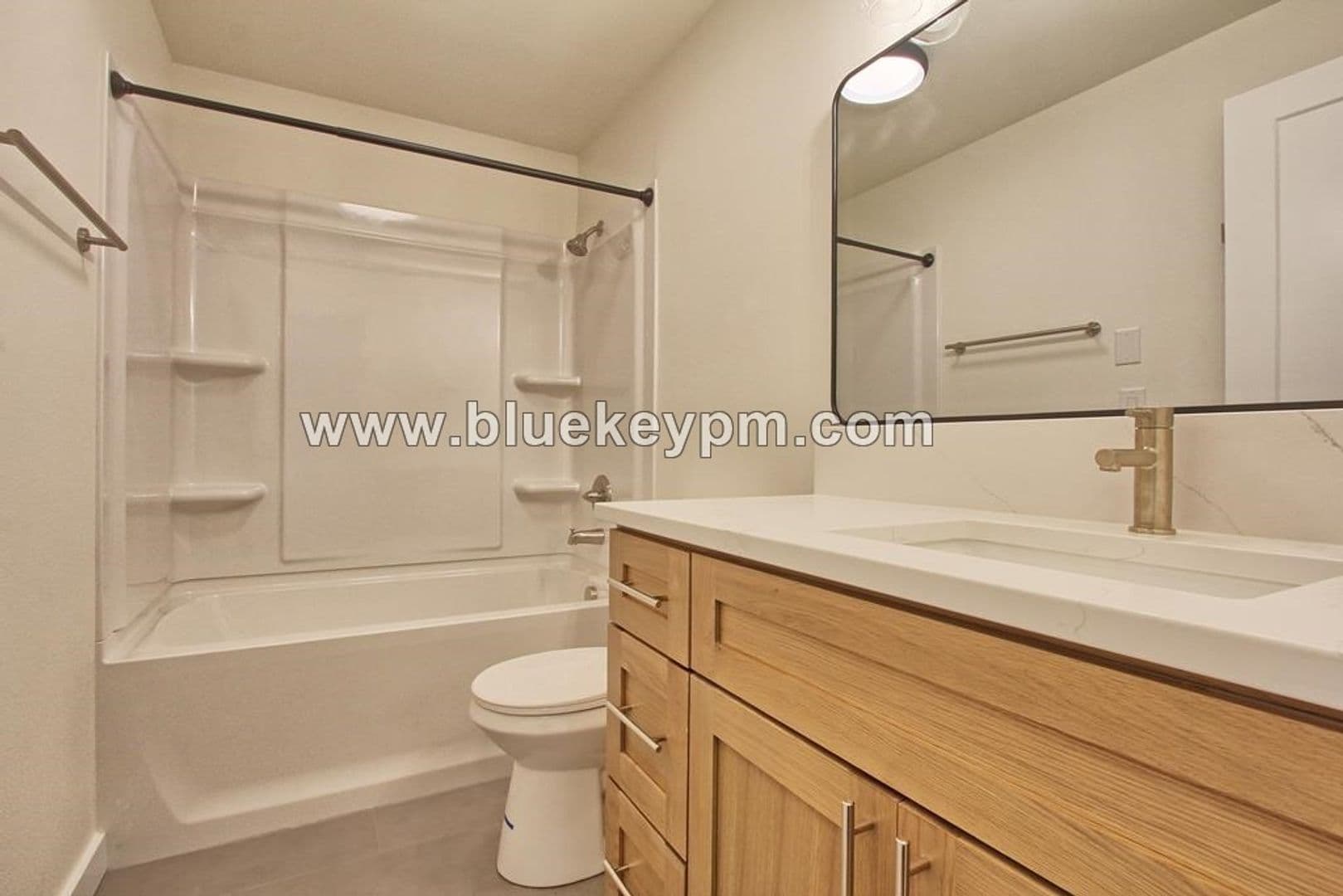 Vancouver House: 707 NE 160th Avenue