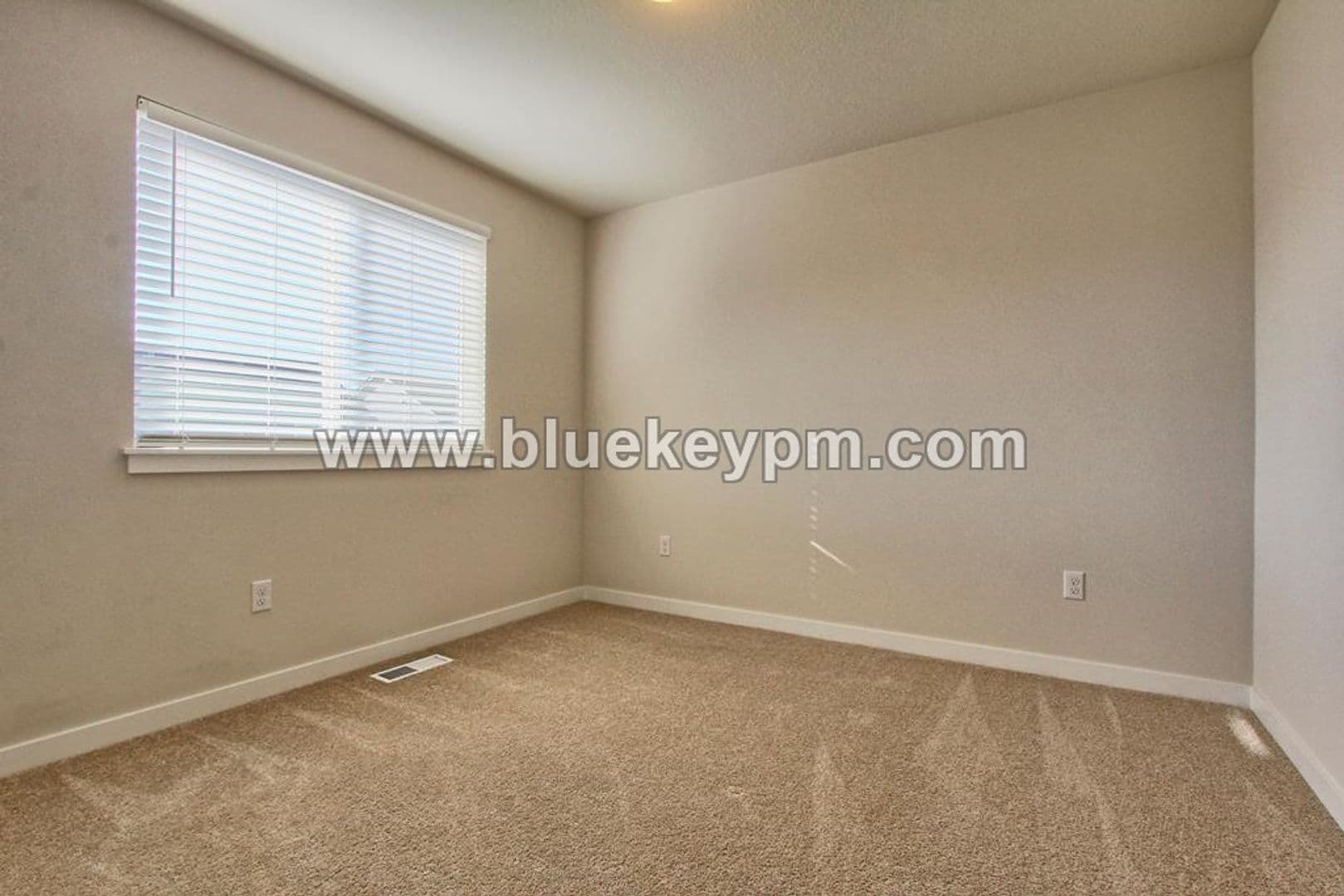 Ridgefield House: 213 S. 88th Drive
