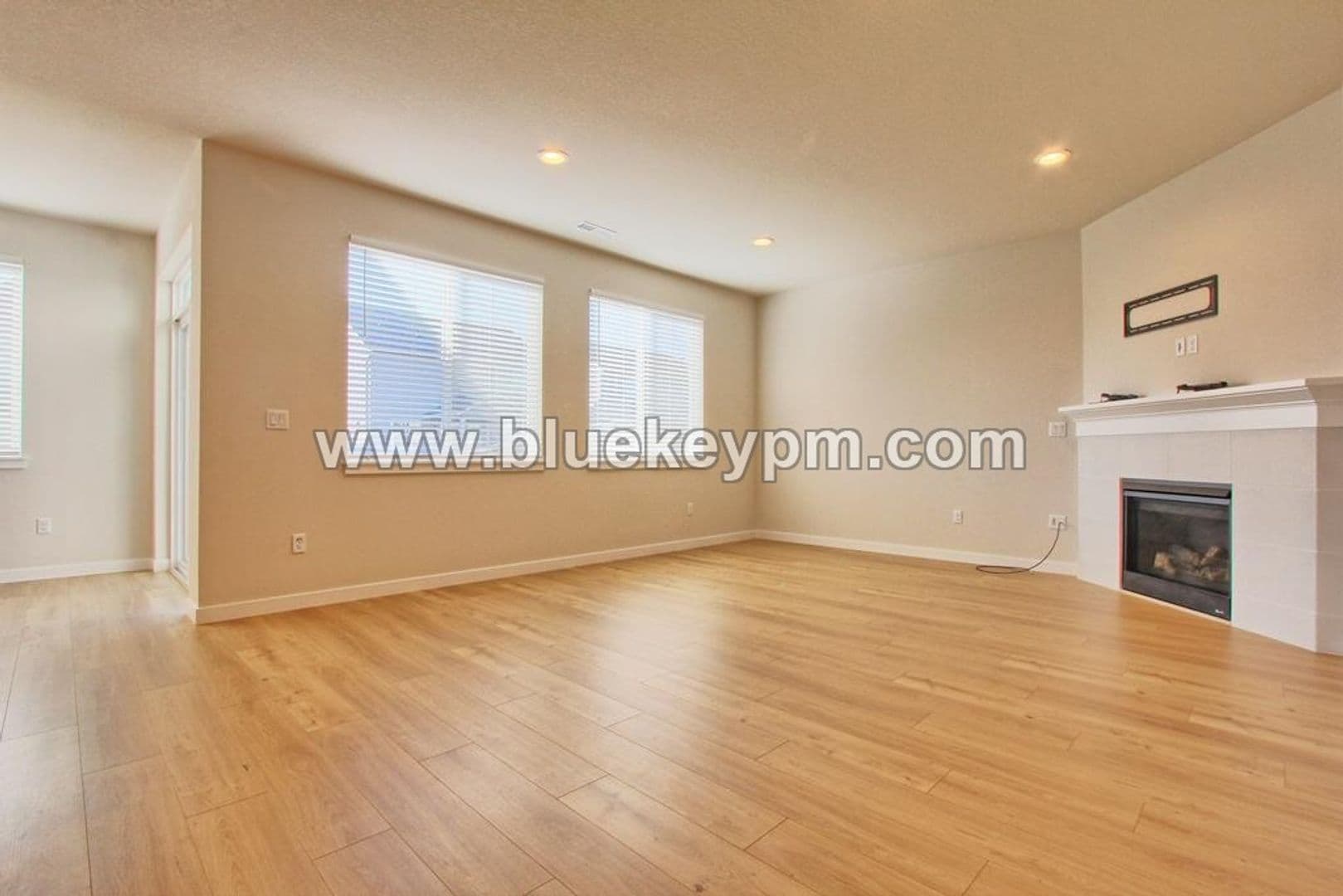 Ridgefield House: 213 S. 88th Drive