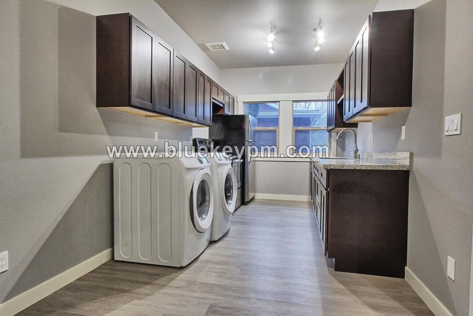 Portland Apartment: 2422 NE Glisan Street