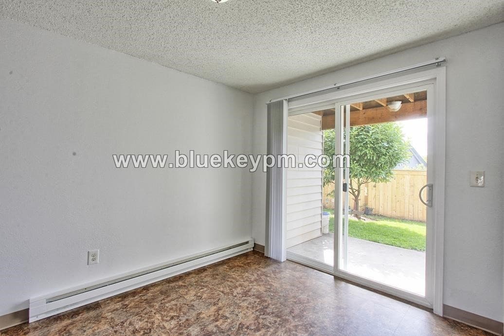 Vancouver Apartment: 4119 NE Saint Johns Road