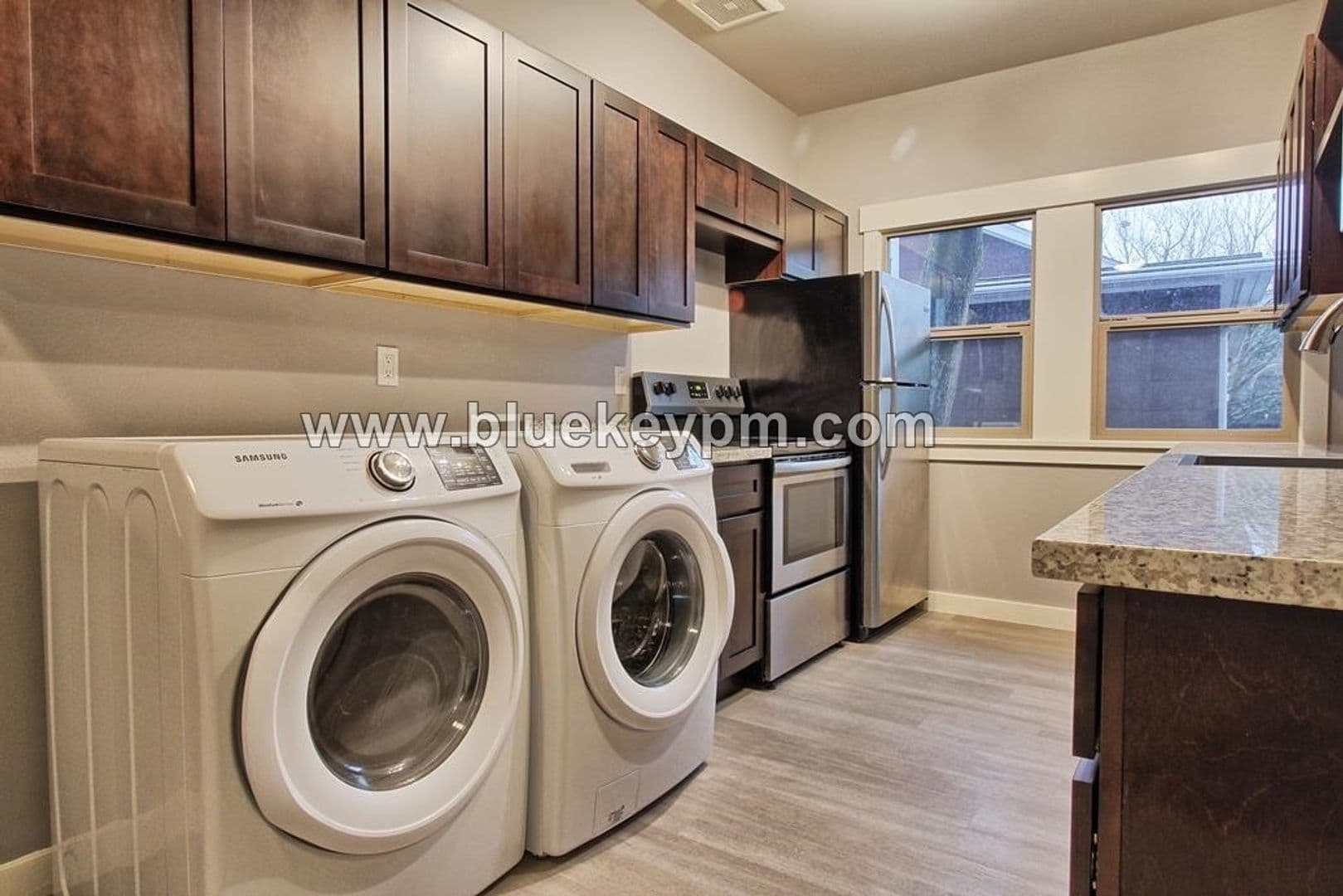 Portland Apartment: 2422 NE Glisan Street