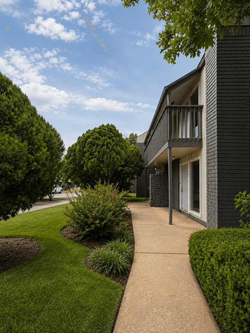 Mannford Apartment: 256 Hinton Blvd #1-A