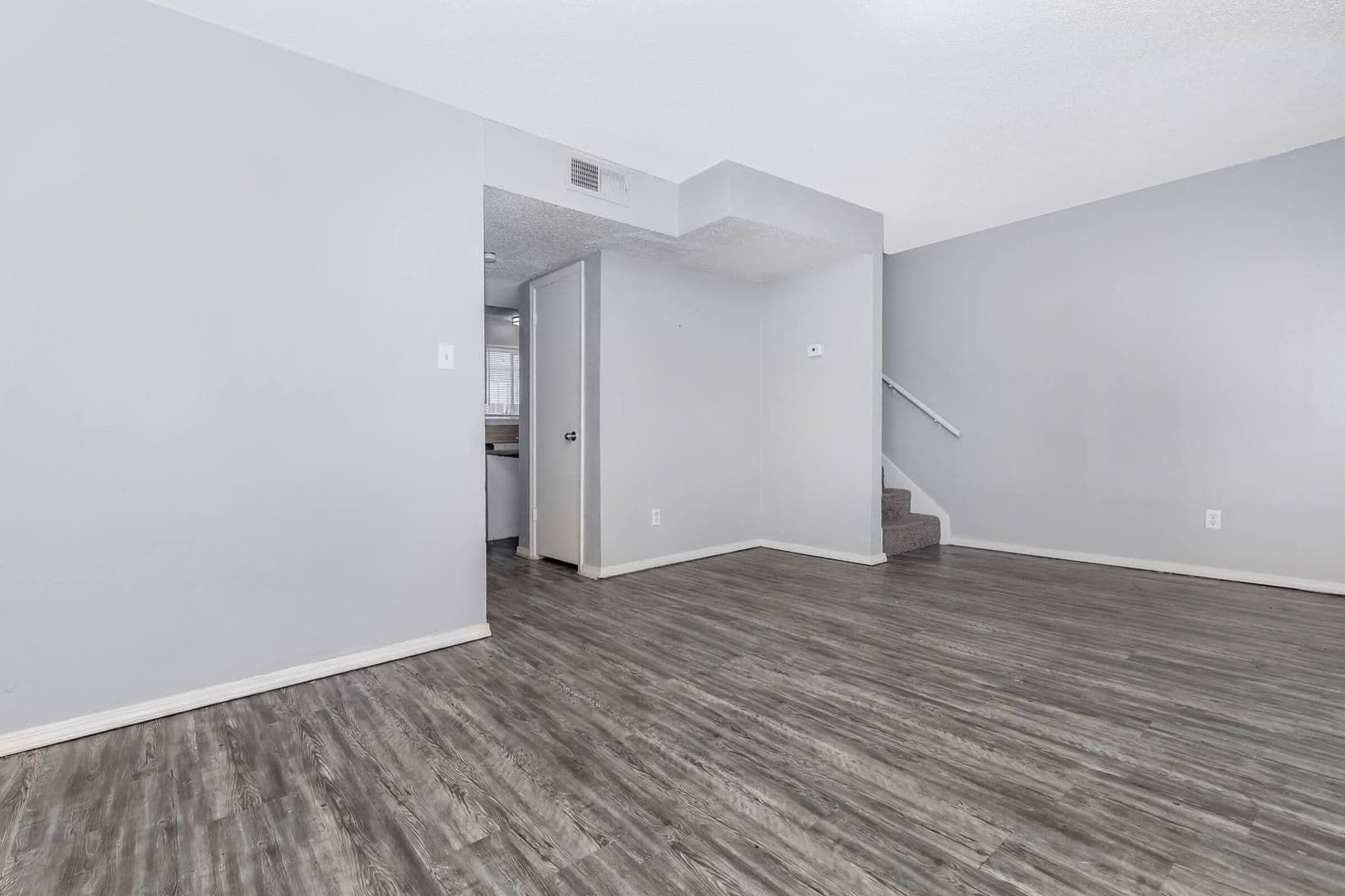 Mannford Apartment: 256 Hinton Blvd #1-A