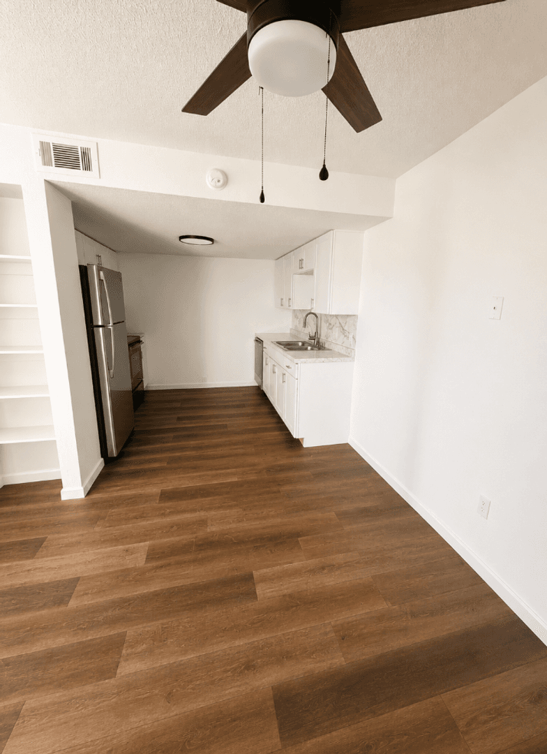 Bethany Apartment: 1900 N Rockwell Ave
