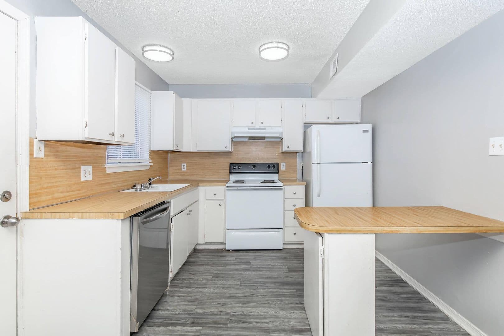 Mannford Apartment: 256 Hinton Blvd #1-A