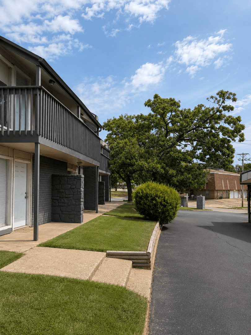 Mannford Apartment: 256 Hinton Blvd #1-A