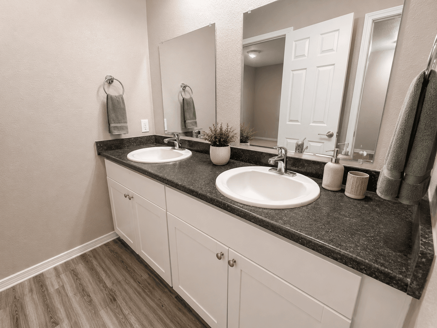 Mannford Apartment: 256 Hinton Blvd #1-A