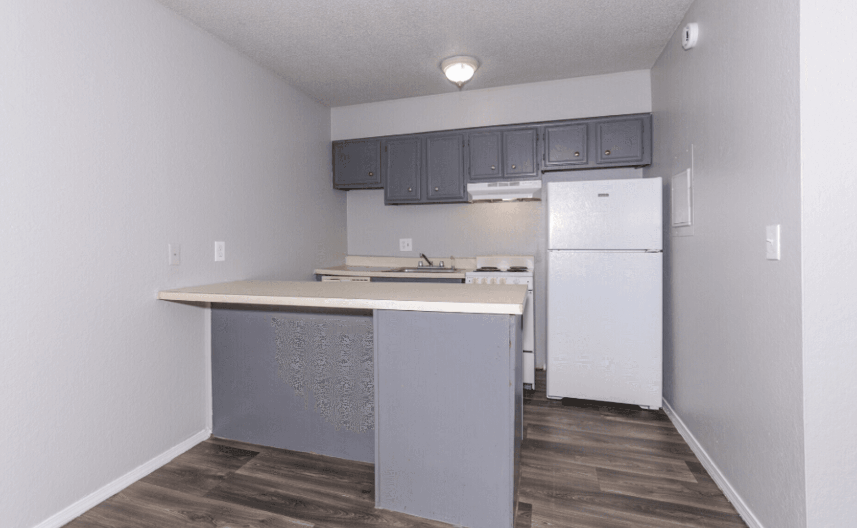 Sand Springs Apartment: 811 E. Pecan St. South