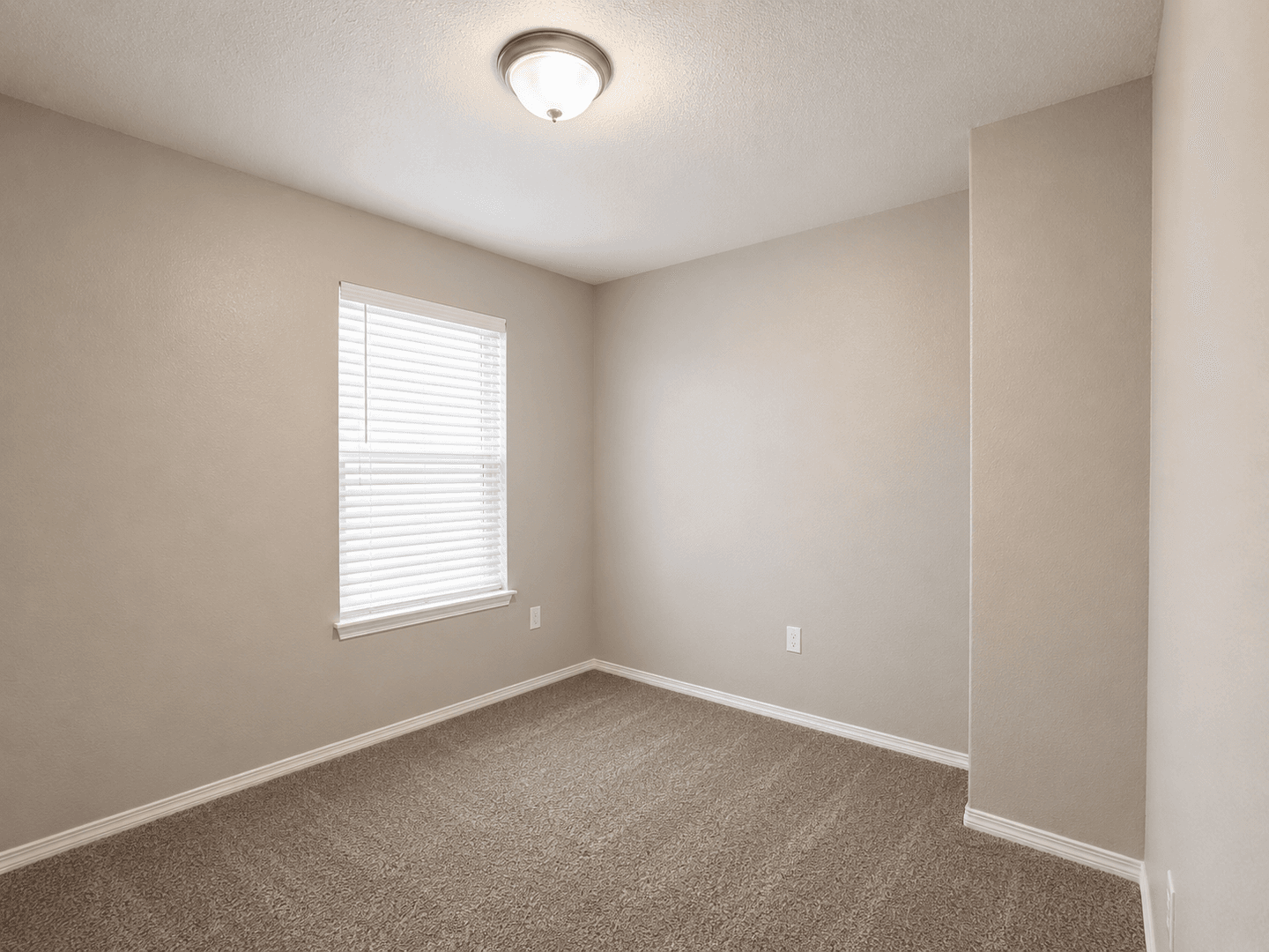 Mannford Apartment: 256 Hinton Blvd #1-A