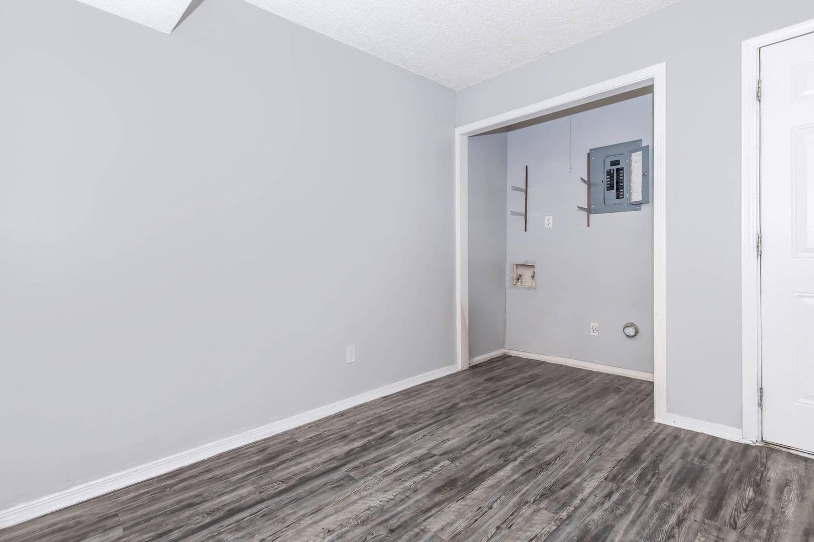 Mannford Apartment: 256 Hinton Blvd #1-A