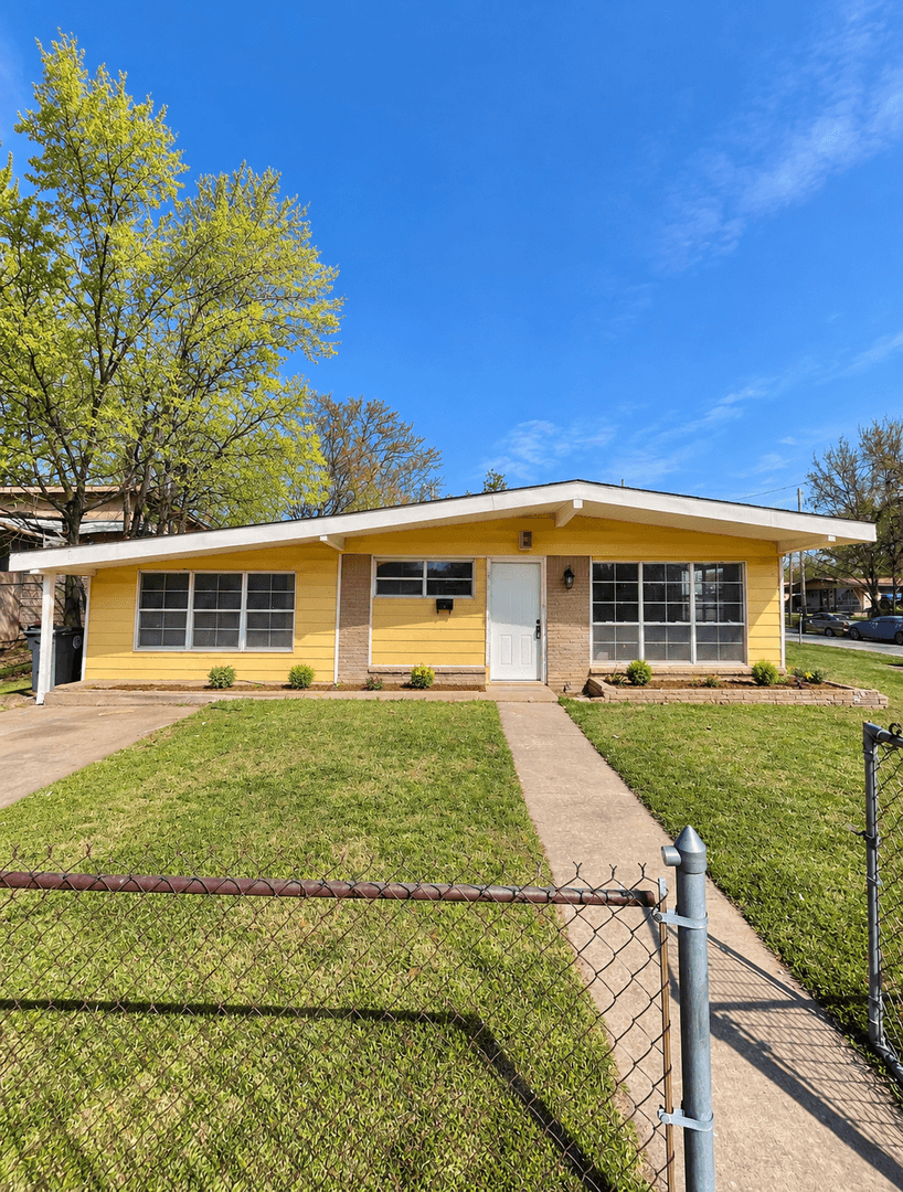 Tulsa House: 267 E 54th St N