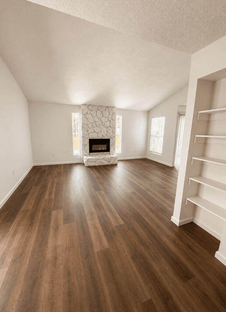 Bethany Apartment: 1900 N Rockwell Ave