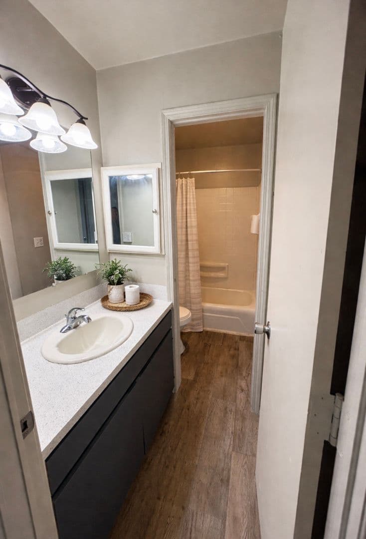 Tulsa Apartment: 912 S 95th E Ave