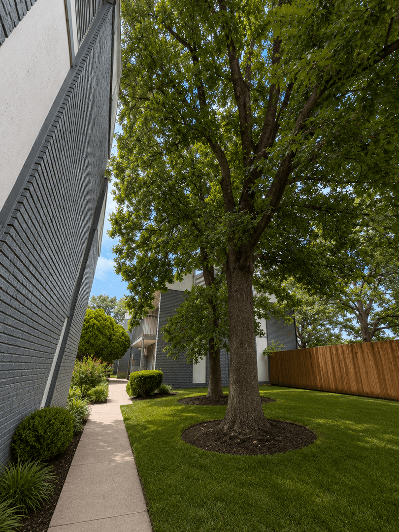 Mannford Apartment: 256 Hinton Blvd #1-A