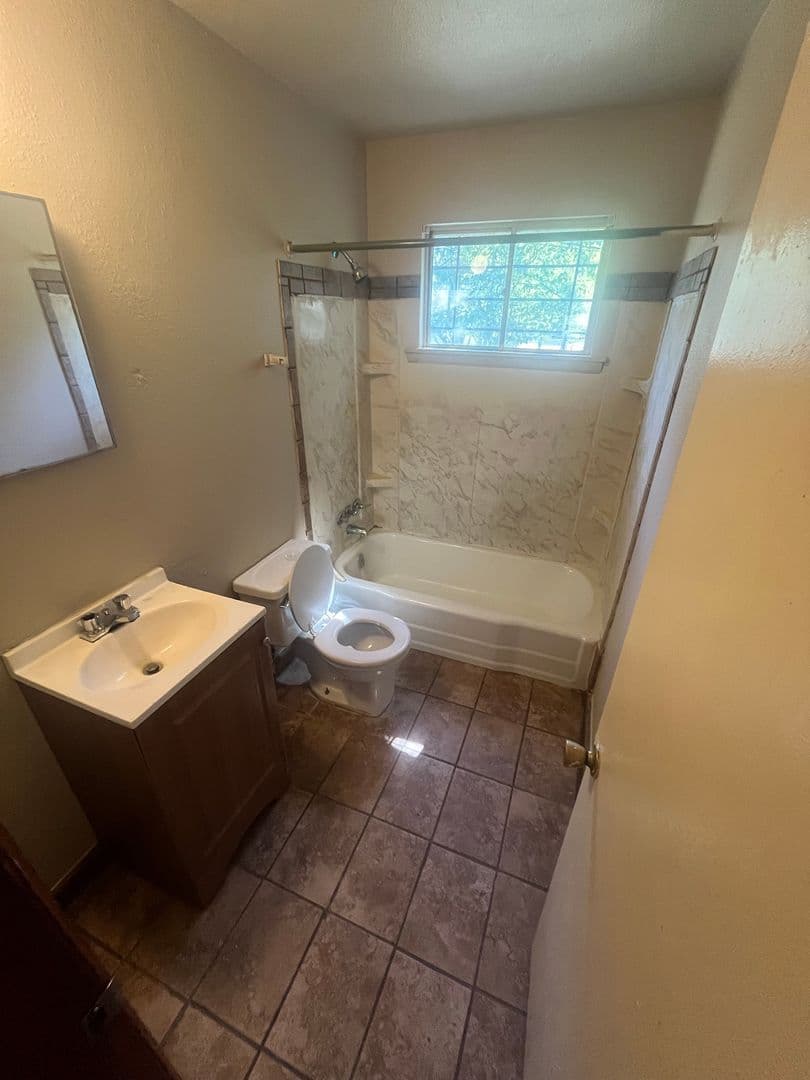 Tulsa House: 810 E 52nd St North