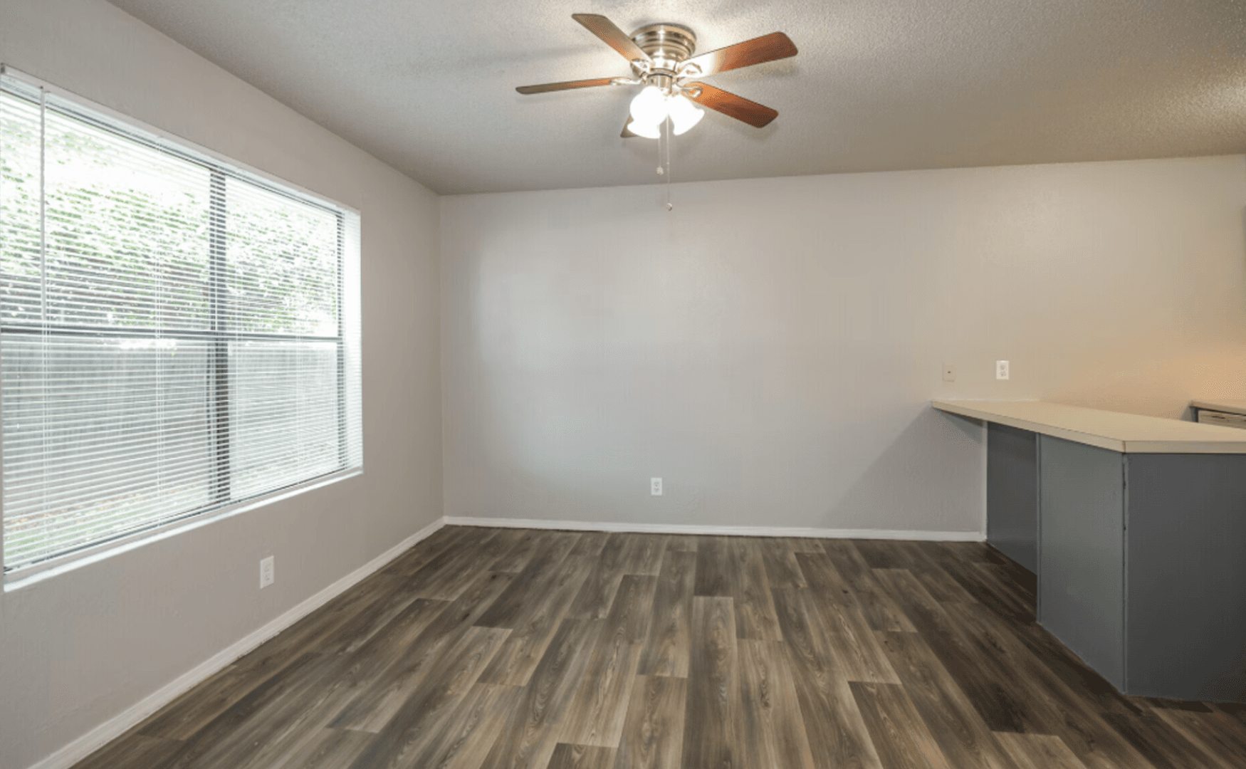 Sand Springs Apartment: 811 E. Pecan St. South