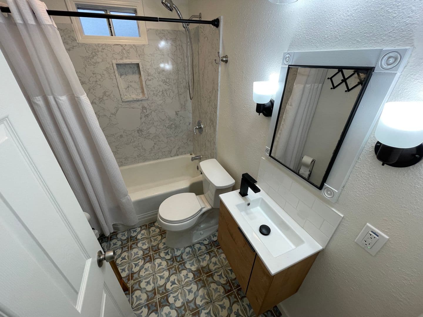 Oakley Condo: 320 Star St. Unit A