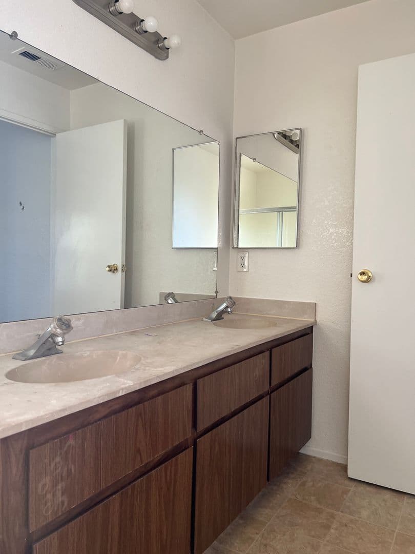 Concord Condo: 1520 Schenone Ct #10