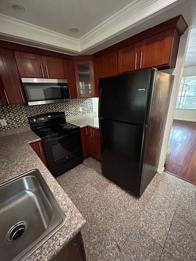 Concord Condo: 1520 Schenone Ct #10