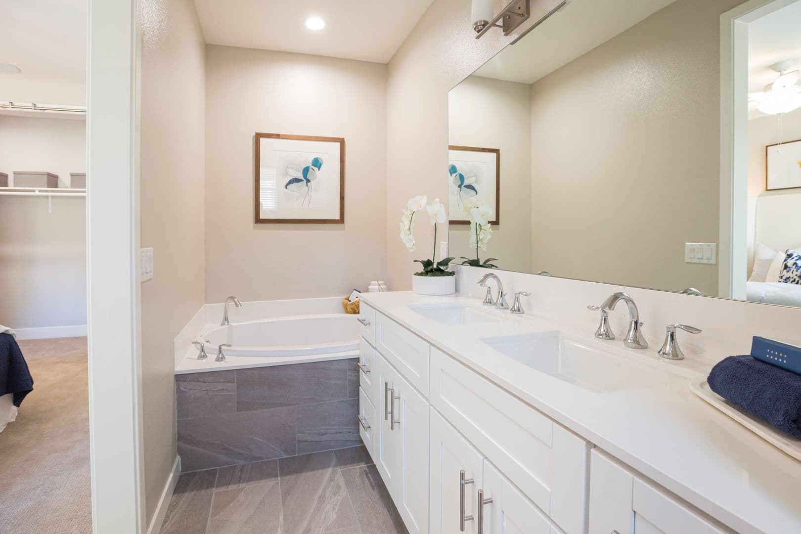 Calabasas Apartment: 4240 Las Virgenes Rd