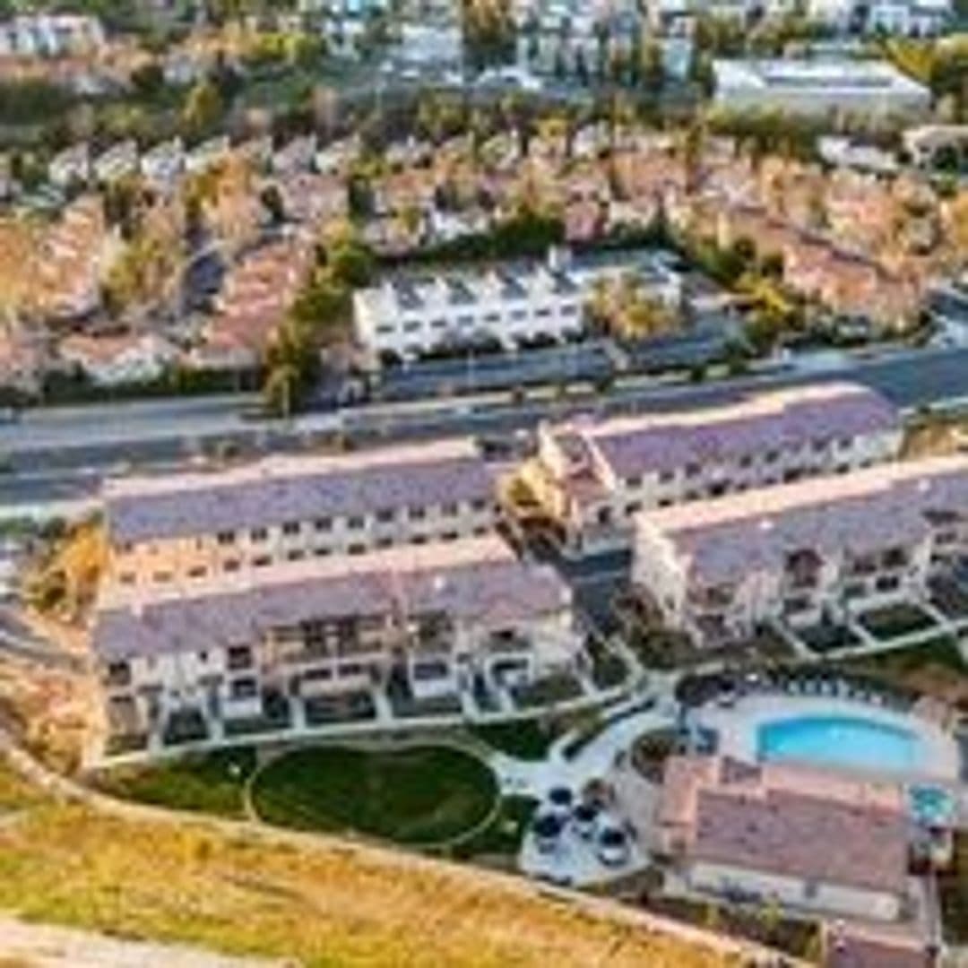 Calabasas Apartment: 4240 Las Virgenes Rd