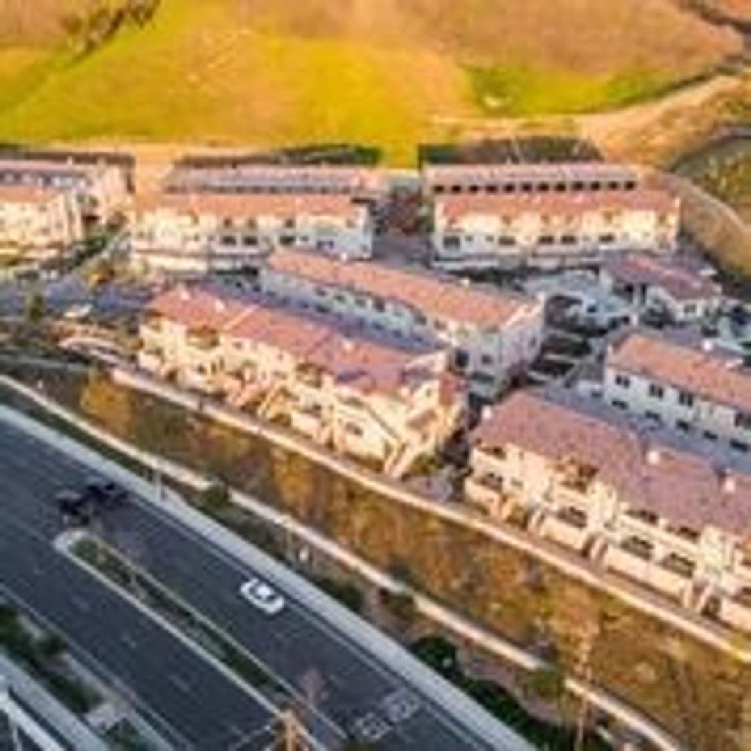 Calabasas Apartment: 4240 Las Virgenes Rd