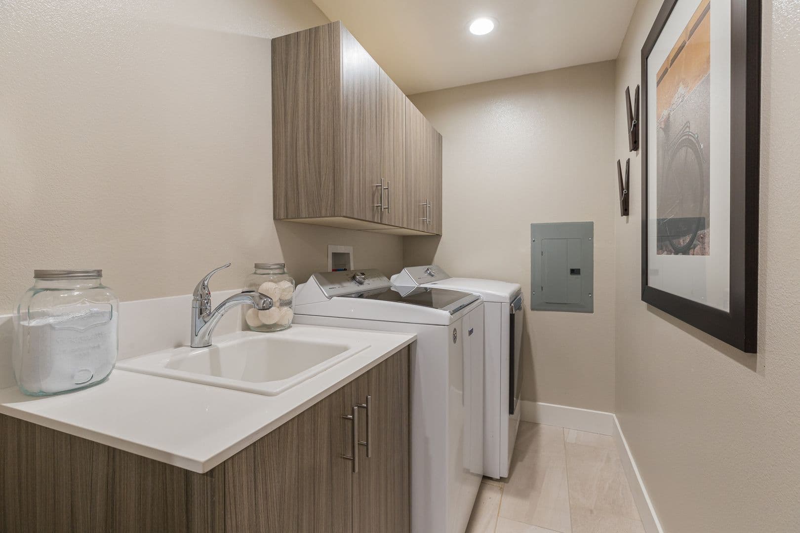 Calabasas Apartment: 4240 Las Virgenes Rd