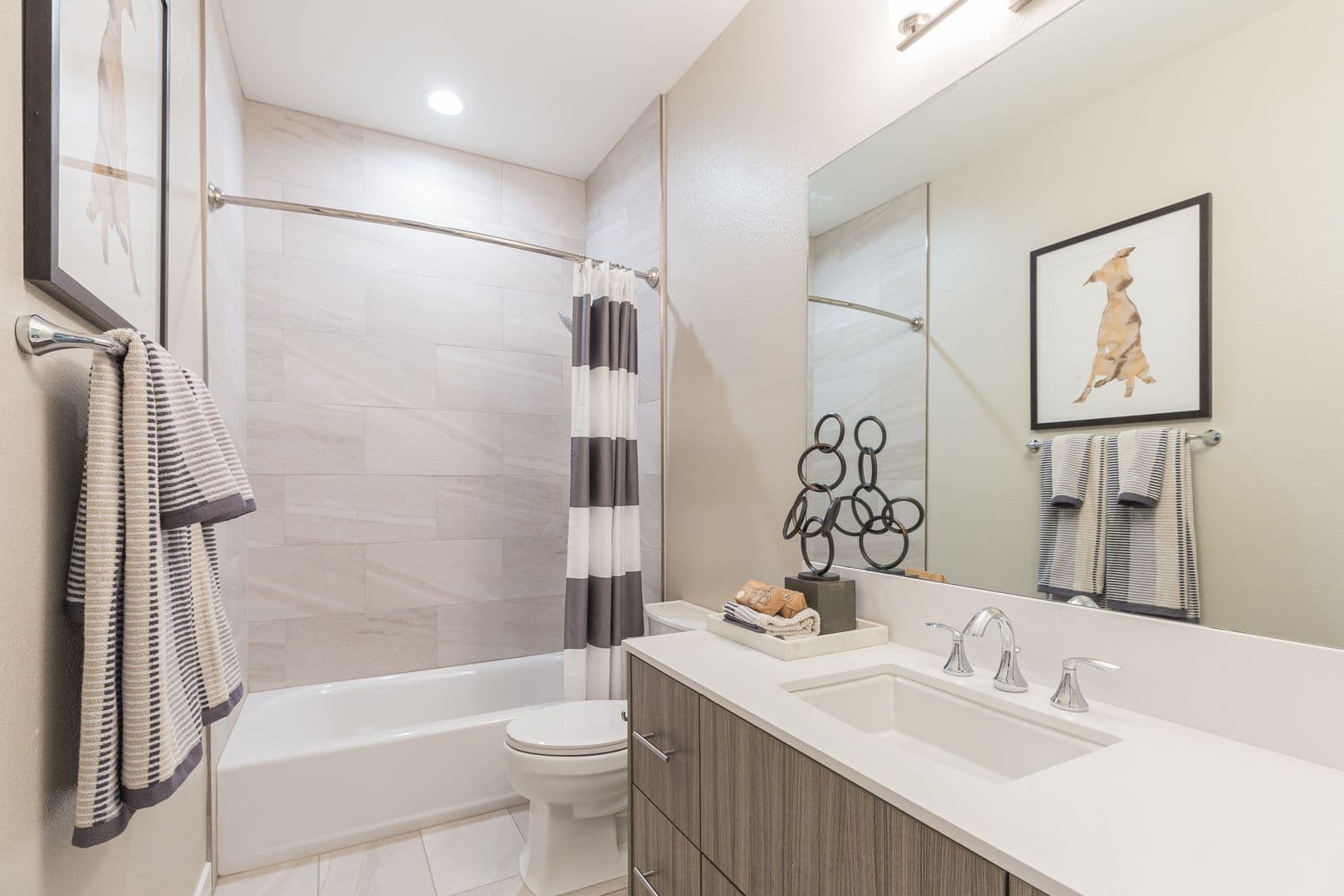 Calabasas Apartment: 4240 Las Virgenes Rd