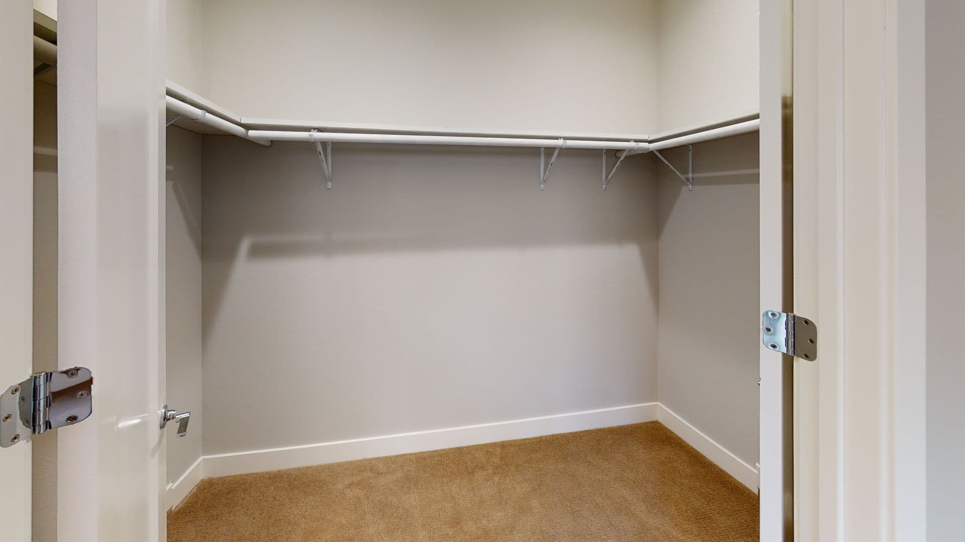 Calabasas Apartment: 4240 Las Virgenes Rd