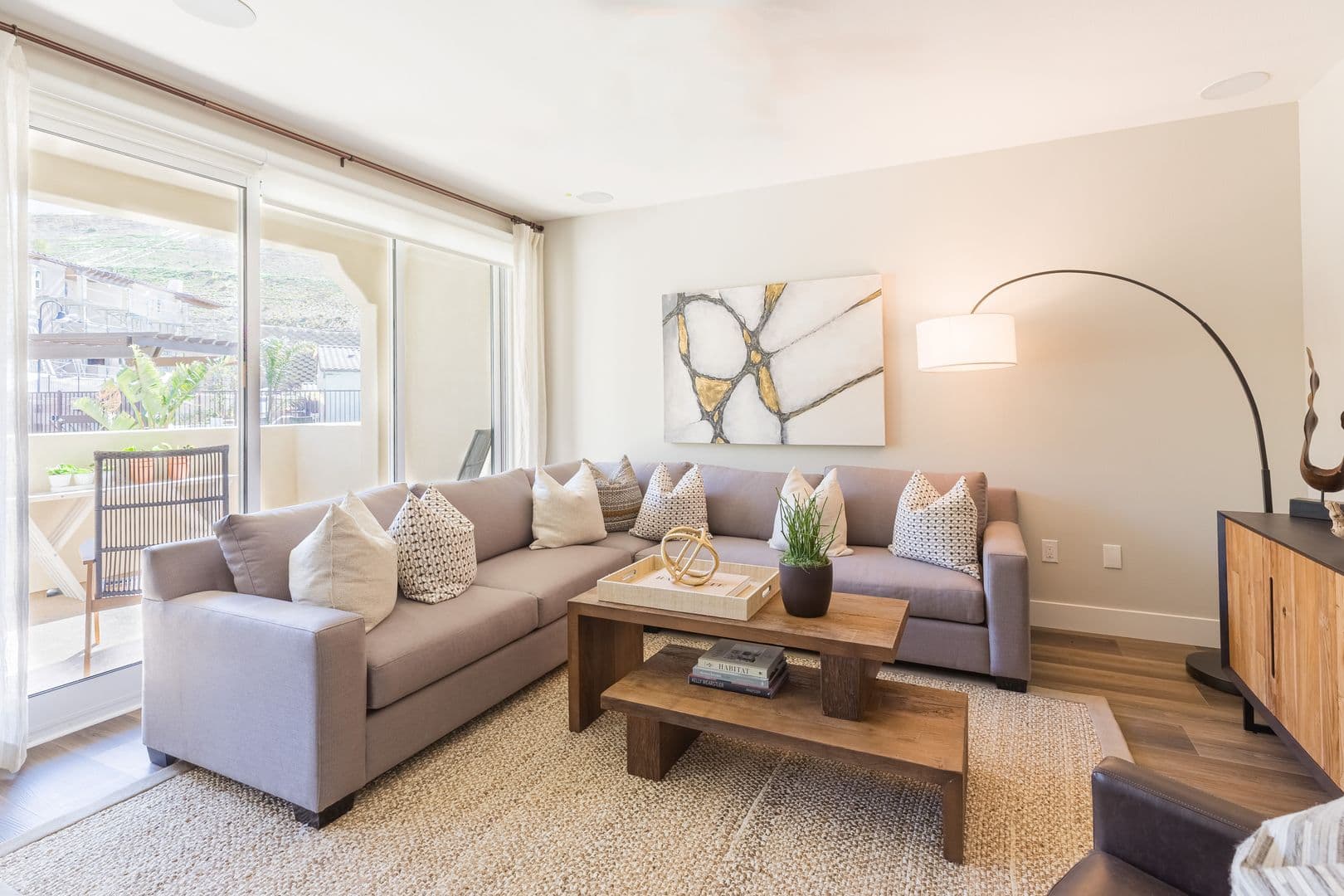 Calabasas Apartment: 4240 Las Virgenes Rd