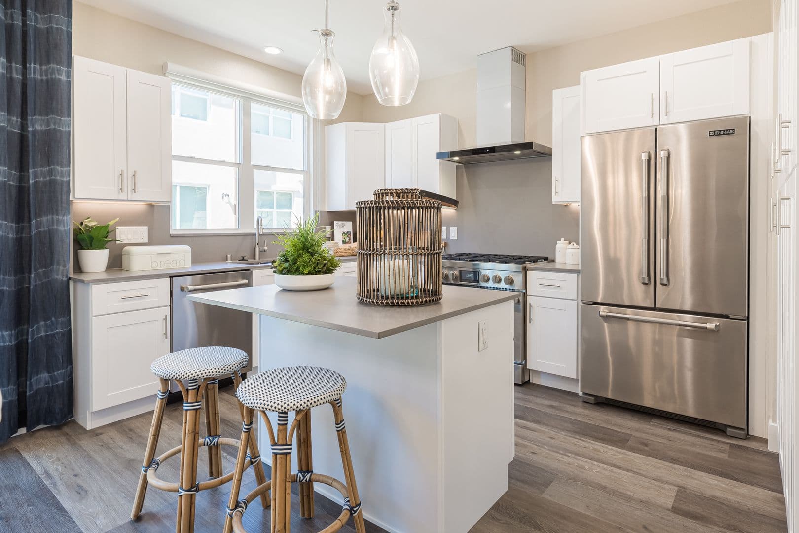 Calabasas Apartment: 4240 Las Virgenes Rd