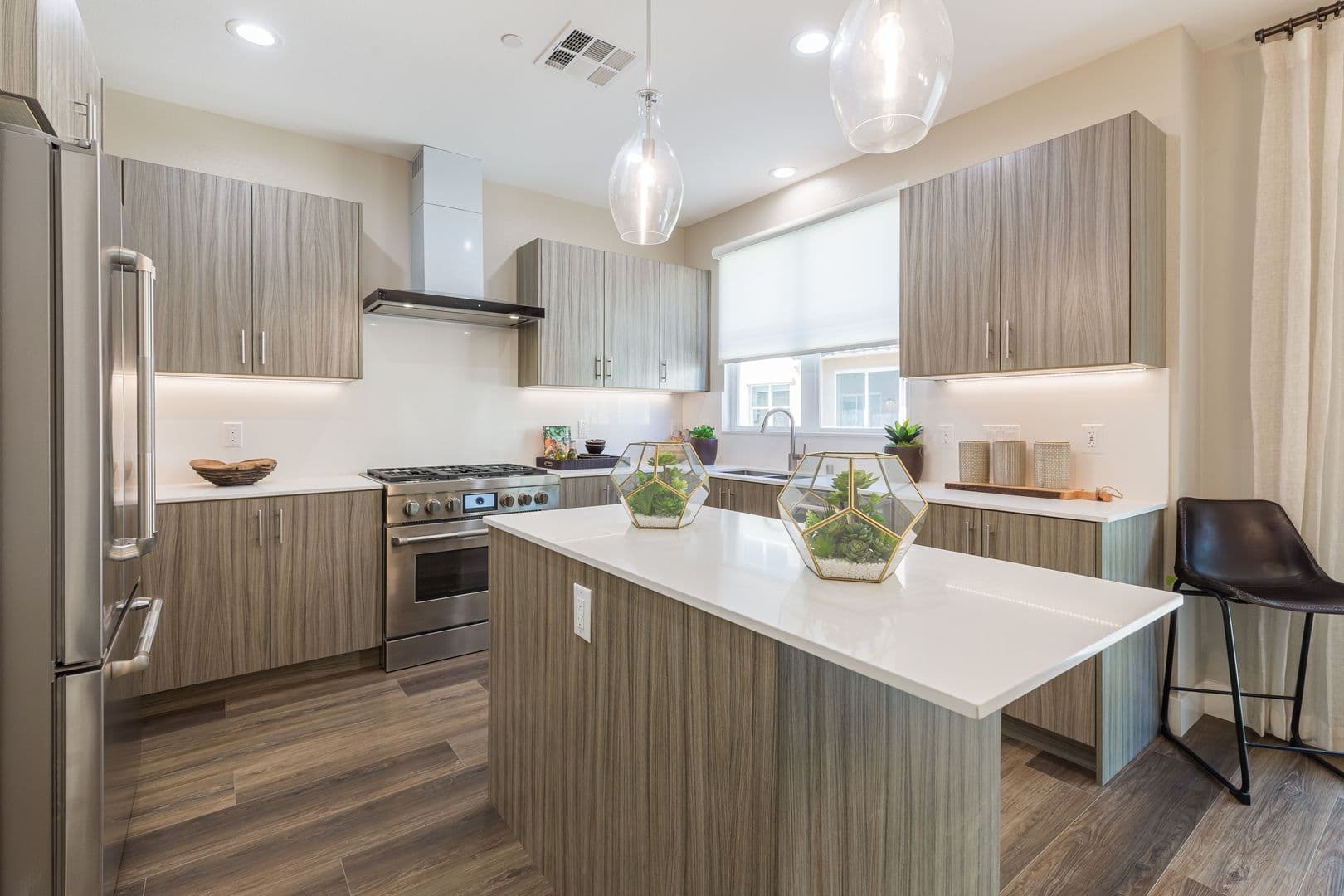 Calabasas Apartment: 4240 Las Virgenes Rd