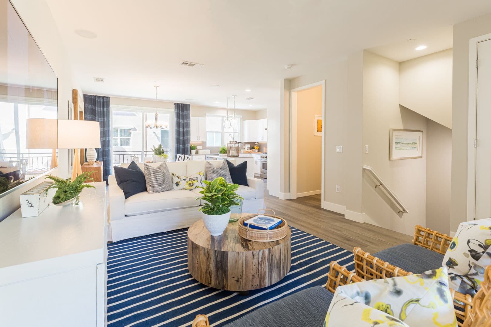 Calabasas Apartment: 4240 Las Virgenes Rd