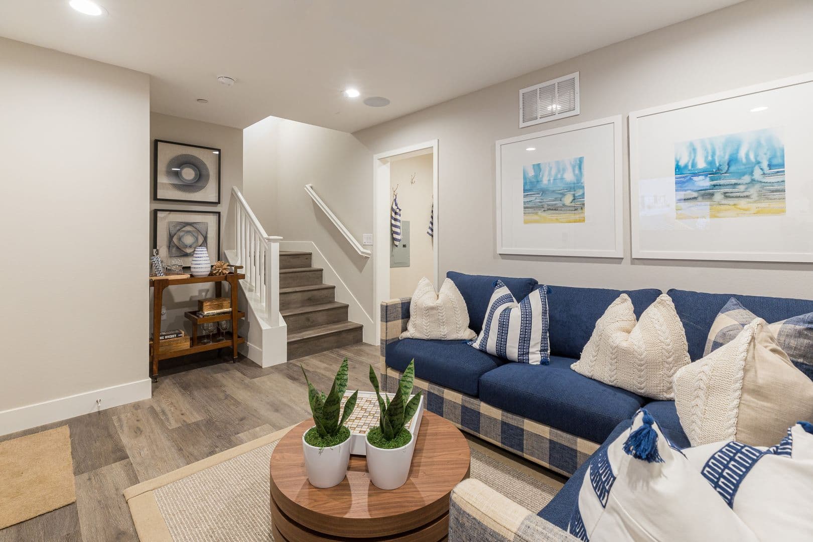 Calabasas Apartment: 4240 Las Virgenes Rd
