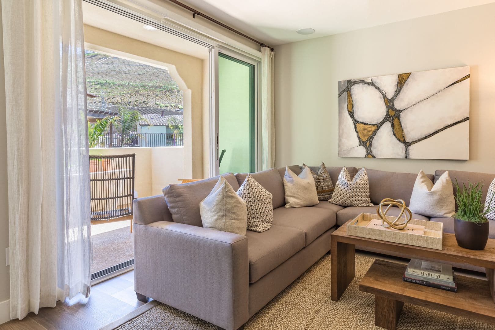 Calabasas Apartment: 4240 Las Virgenes Rd