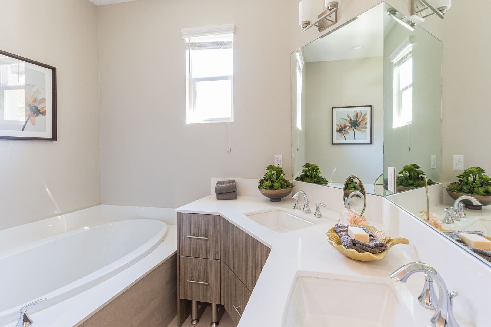 Calabasas Apartment: 4240 Las Virgenes Rd