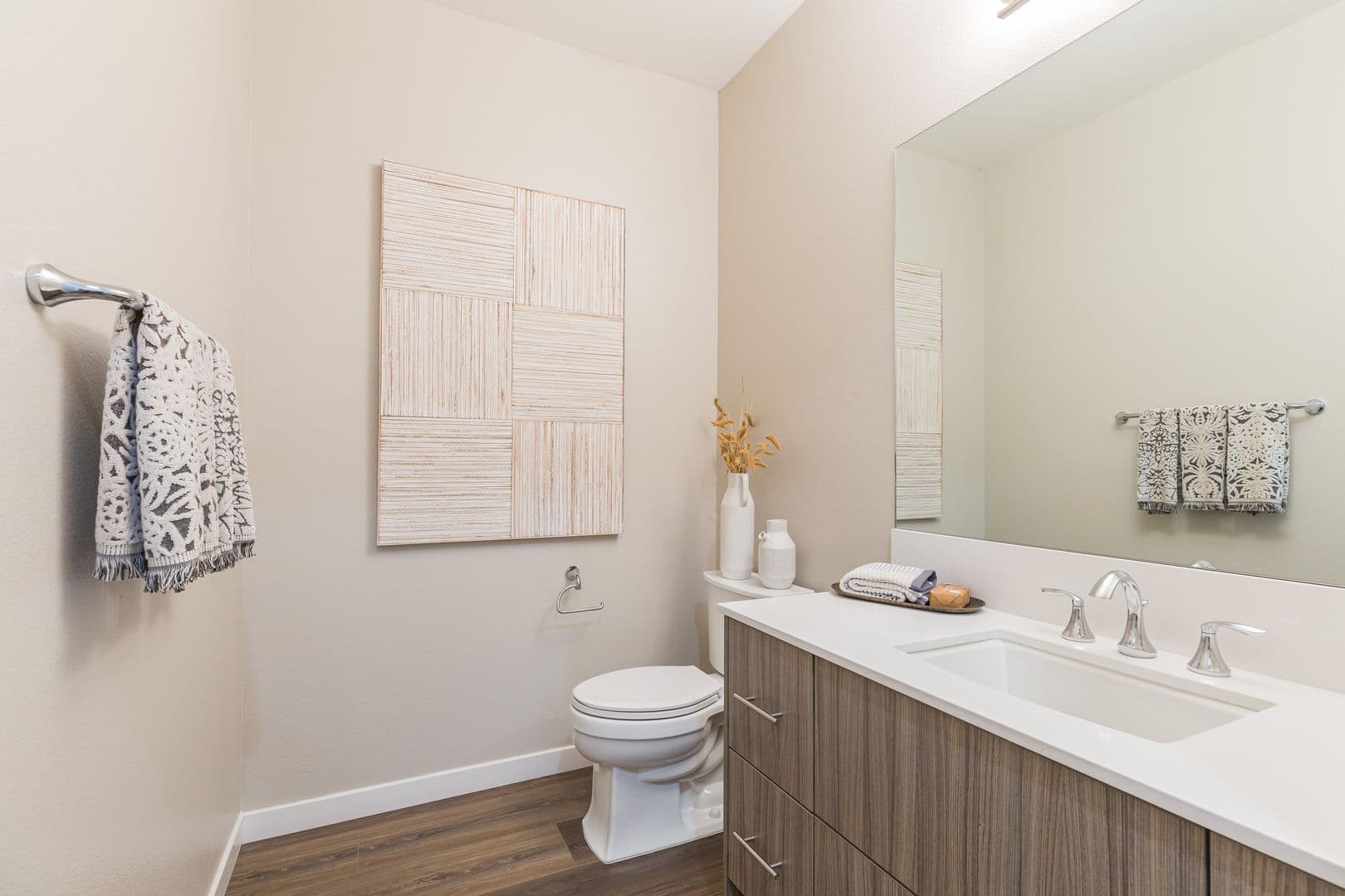 Calabasas Apartment: 4240 Las Virgenes Rd