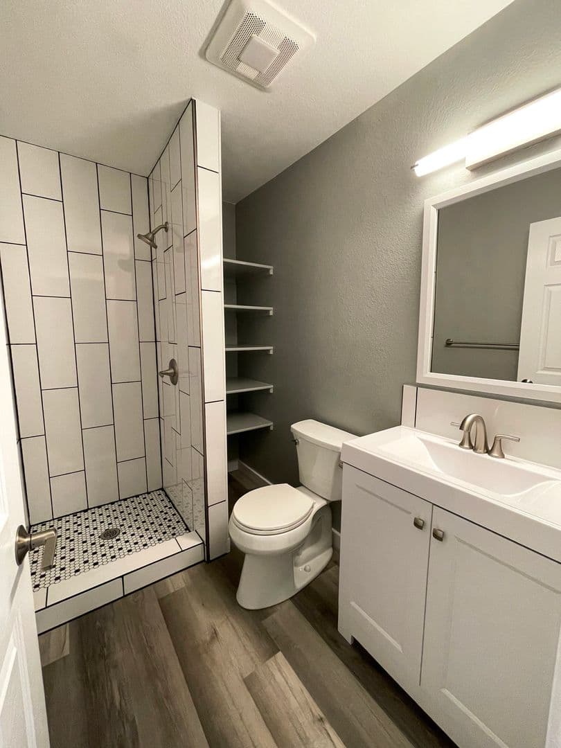Greeley Apartment: 2122 10th Ave.