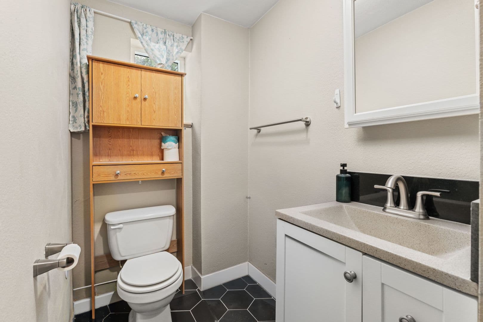Greeley Apartment: 905 16th St.