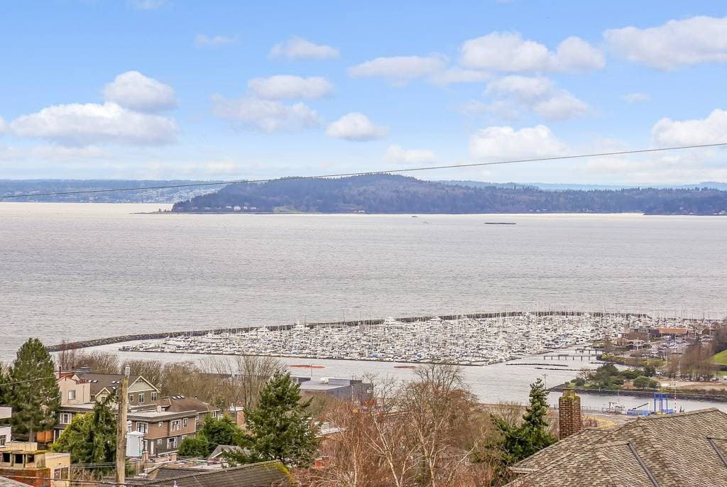 SEATTLE Apartment: 2101 7th Ave W