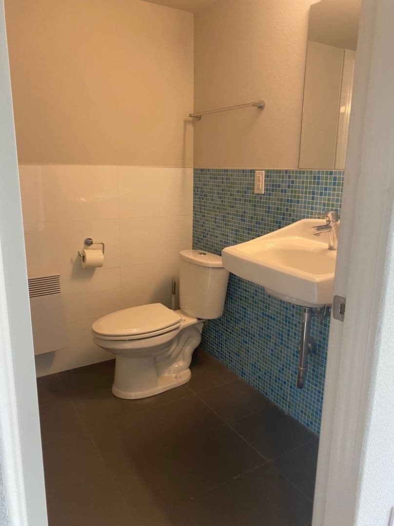 SEATTLE Apartment: 2101 7th Ave W