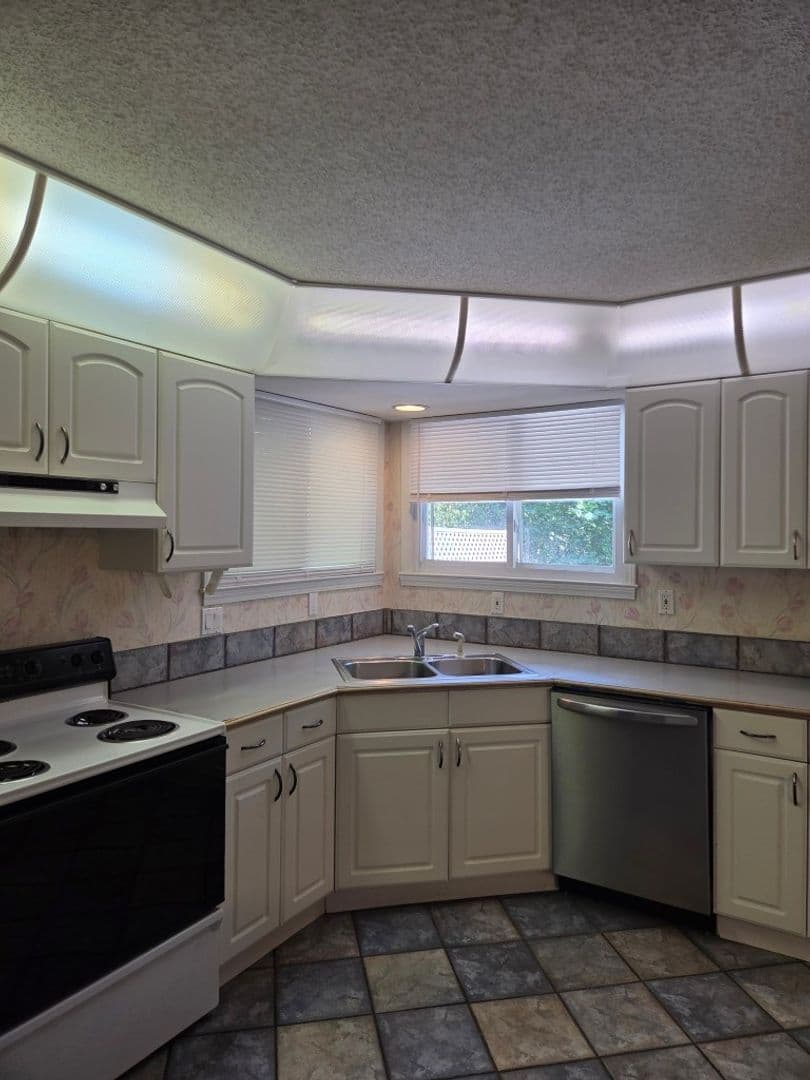 Sylva Apartment: 86 Landeau Circle