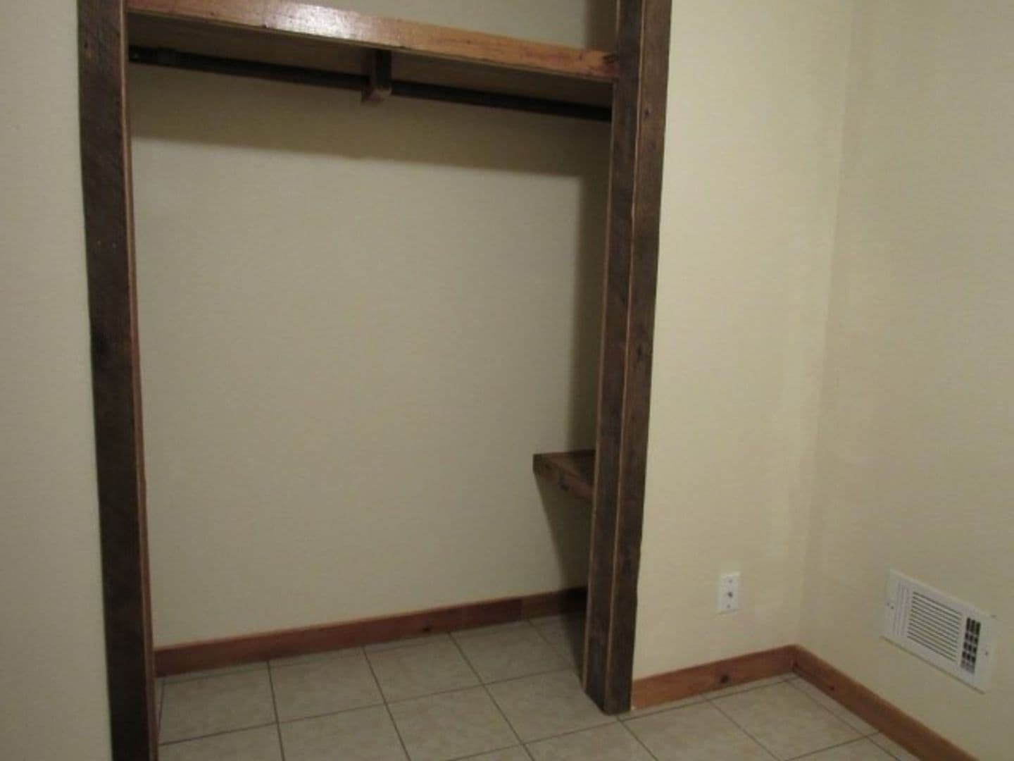 Sylva Apartment: 105 East Sylva Circle