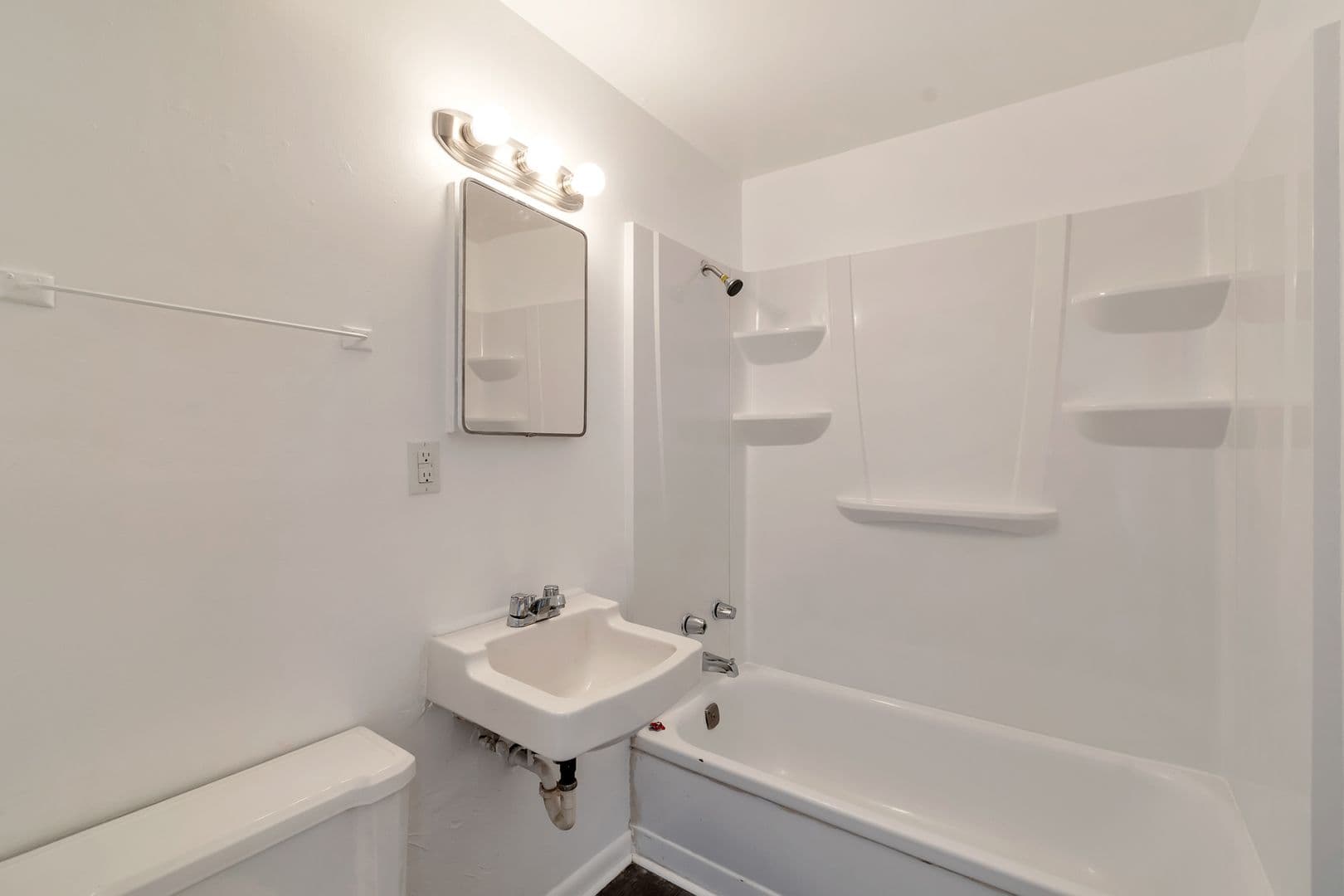 Lakewood Apartment: 1251 Upham Street