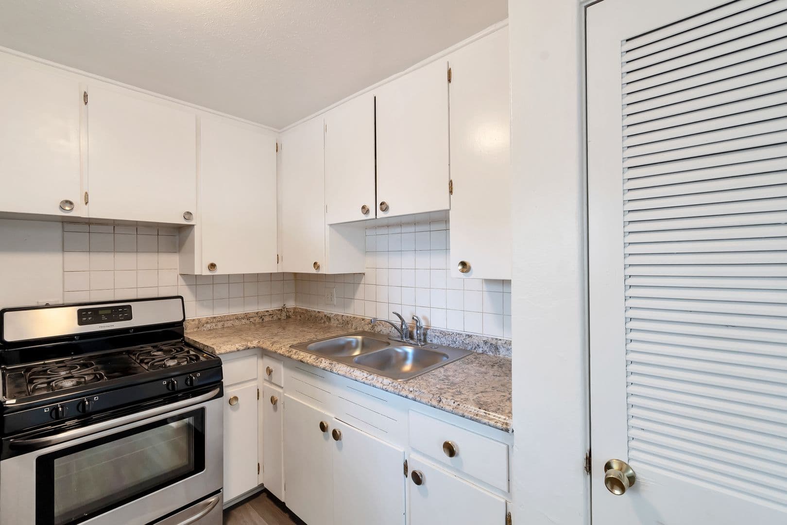 Lakewood Apartment: 1251 Upham Street