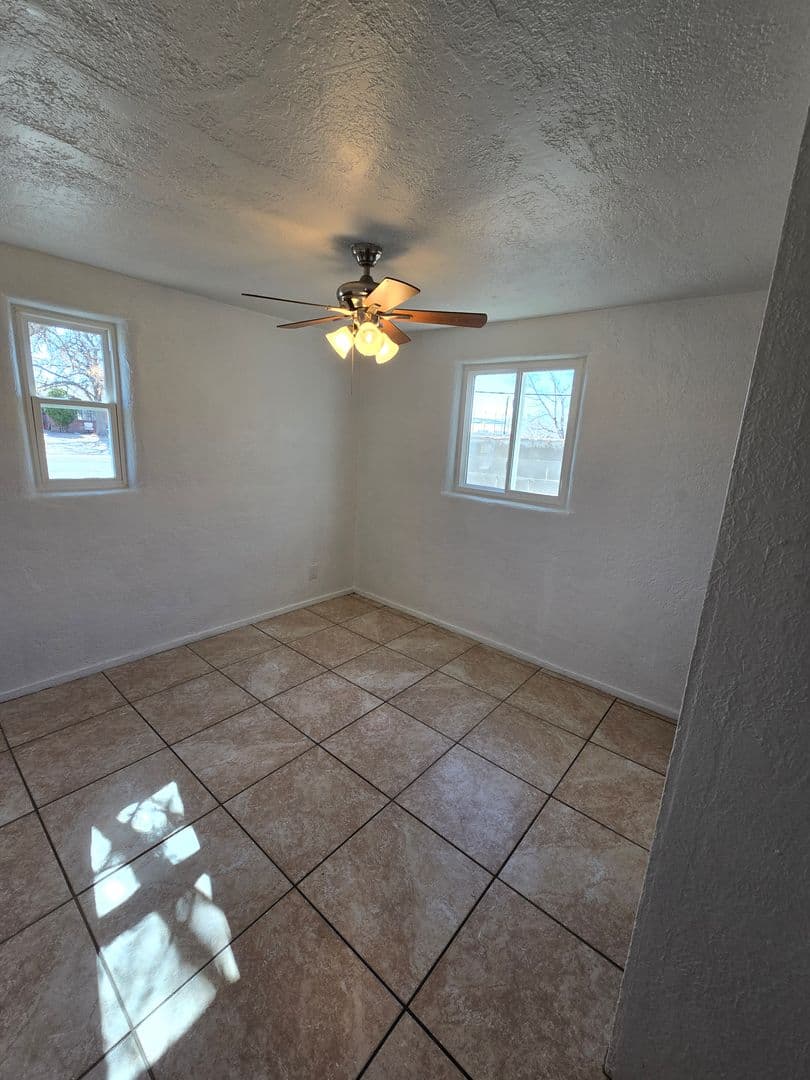 Albuquerque House: 4811 Comanche rd NE