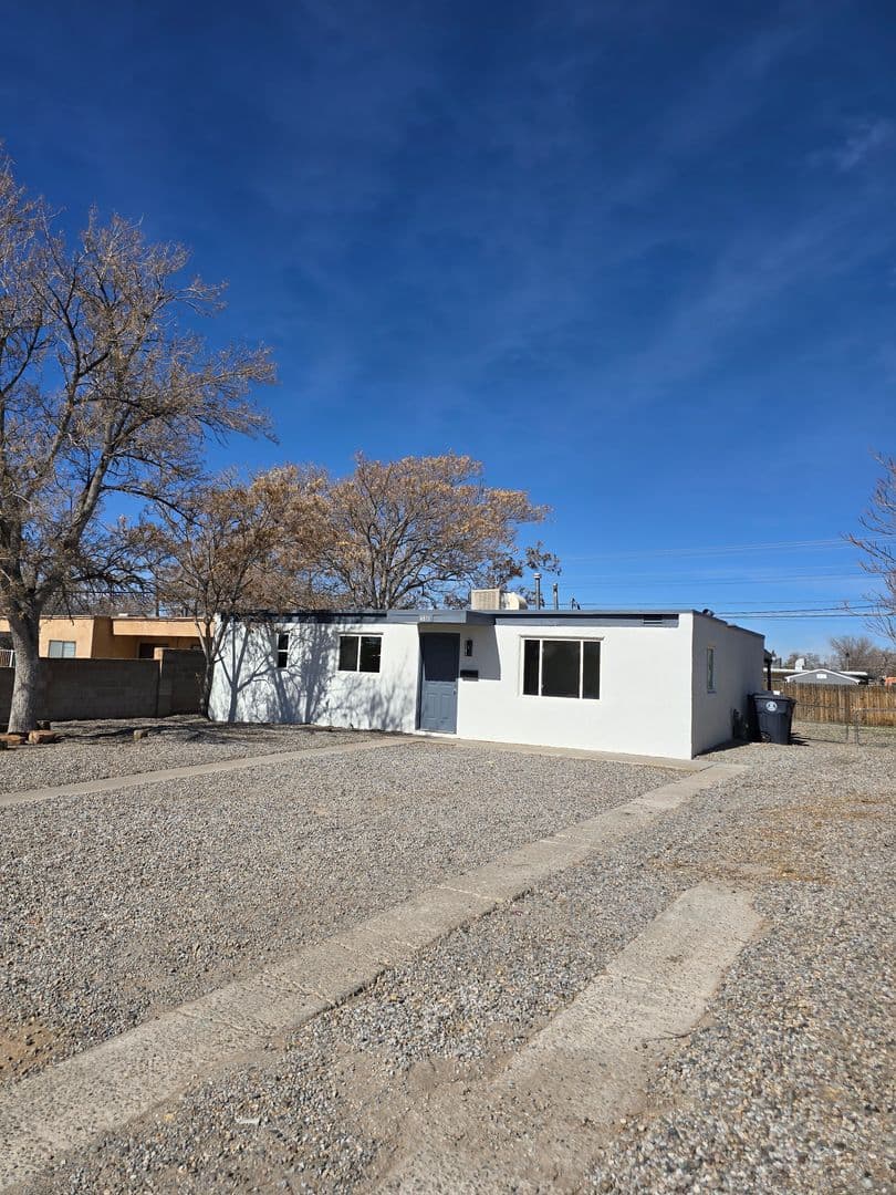 Albuquerque House: 4811 Comanche rd NE